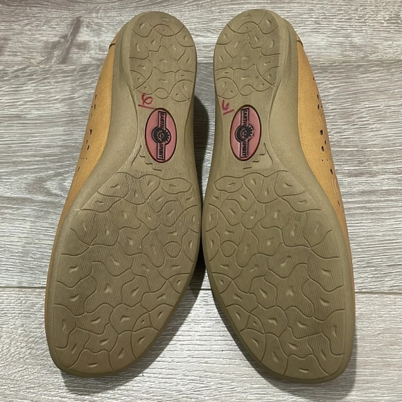 Earth Spirit Gelron 2000 Perforated Ballet Flats Tan 8 - Picture 8 of 14